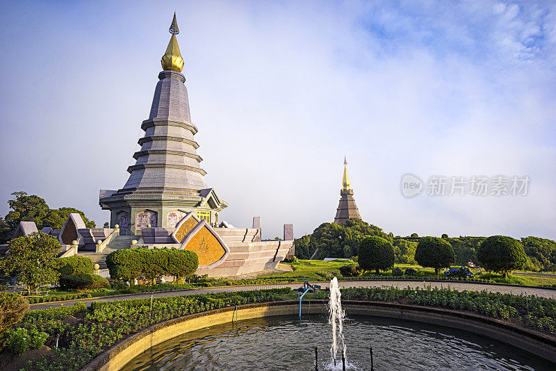 Phra Mahathat Naphamethanidon和Phra Mahathat Naphapholphumisiri的花园景观